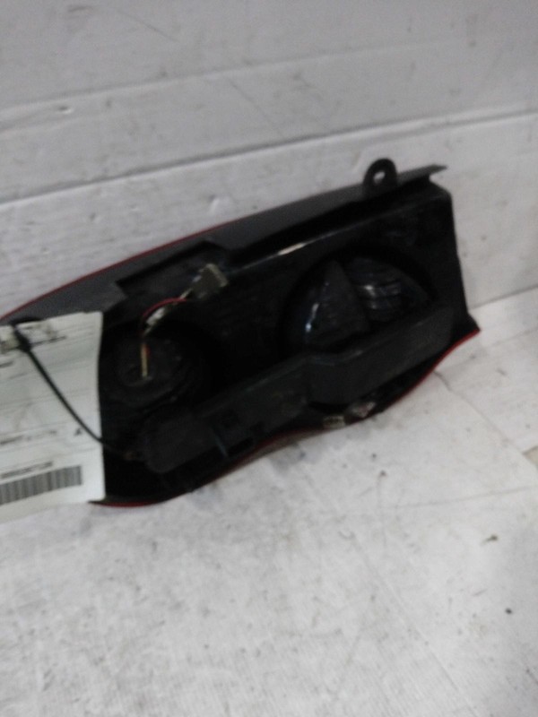 2006 Dodge Durango Right Tail Light Assembly White OEM 156424 72K Miles