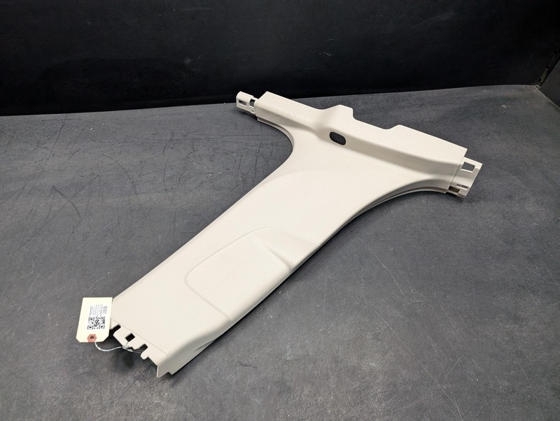 Center Right B-Pillar Lower Trim Panel 2022 Buick Envision 84901359 2021 2023