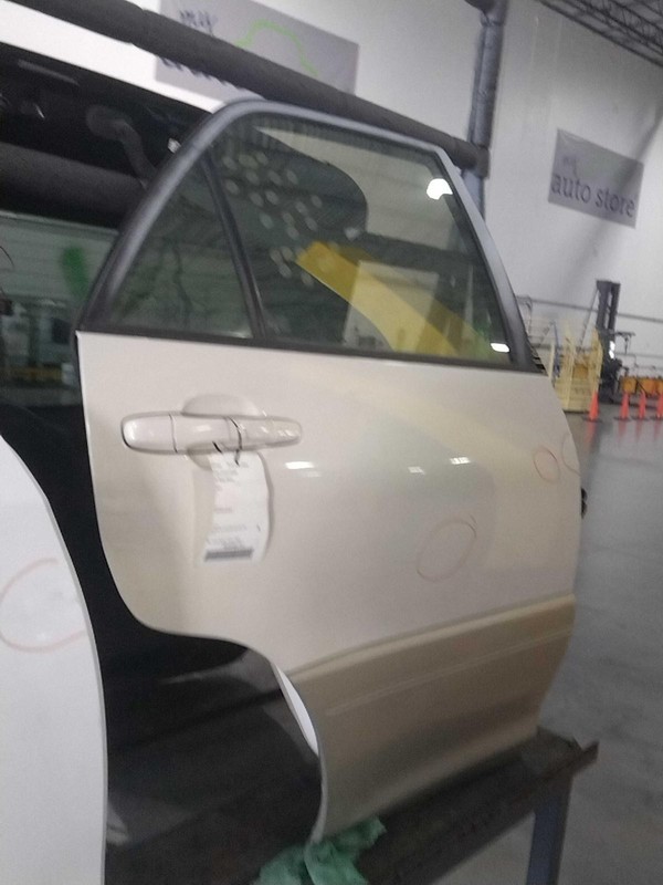 Lexus RX300 2000 Right Rear Door GOLD 510741 1717