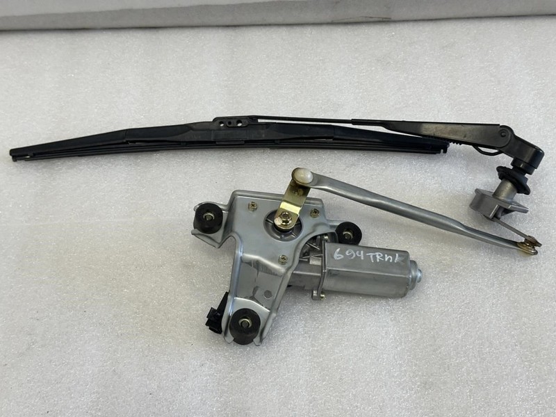 1998-2003 TOYOTA SIENNA REAR BACK GLASS WIPER MOTOR WITH ARM 85080-45010