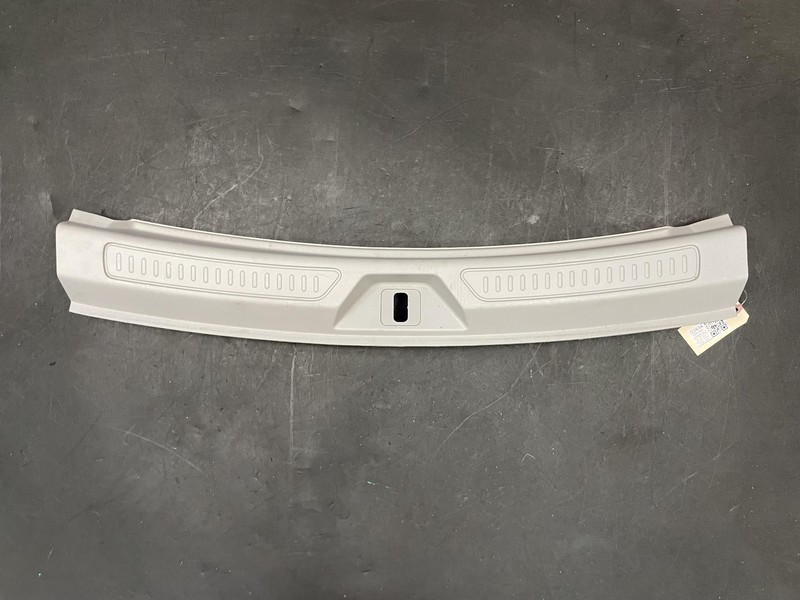 Rear Trunk End Sill Scuff Plate 2020 GMC Acadia 23233506 2017 2018 2019 - 2023 X