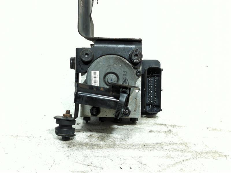 Used ABS Pump and Motor Assembly fits: 2011 Kia Sorento Actuator and Pump Assemb