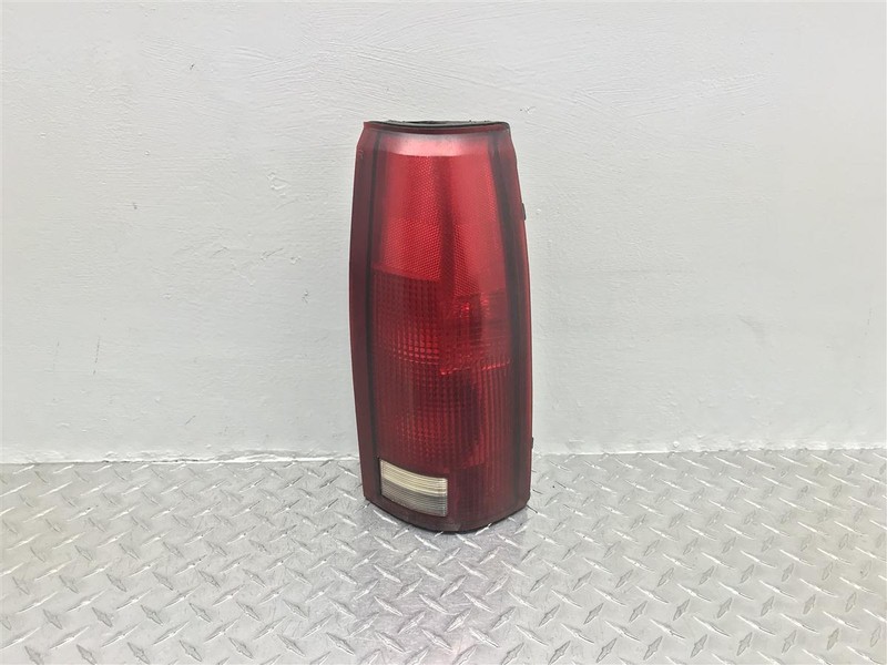 1992-1999 GMC YUKON CHEVY TAHOE PASSENGER RIGHT TAIL LIGHT LAMP OEM 05977868