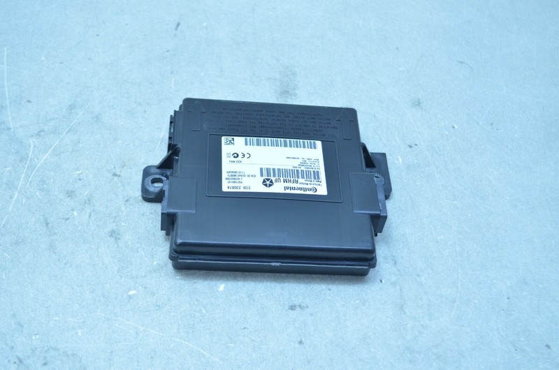 15-17 CHRYSLER 200 THEFT LOCKING KEYLESS ENTRY RECEIVER CONTROL MODULE OEM