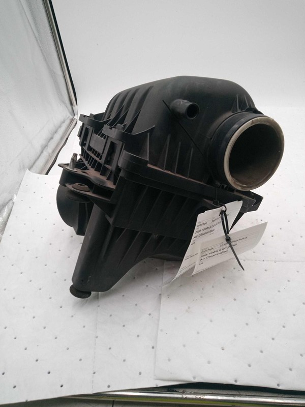 Used Air Cleaner Assembly fits: 2008 Chrysler Town & countryGrade A