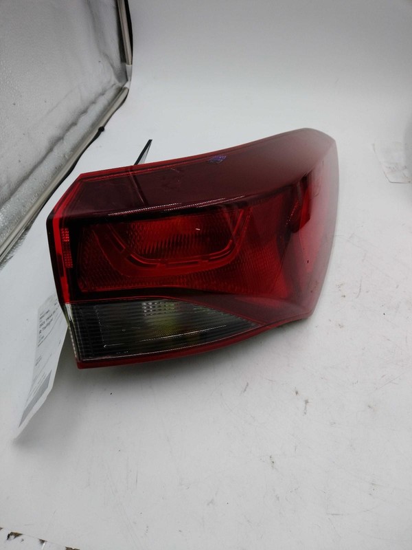 2021 Chevrolet Trailblazer Right Tail Light Assembly Red OEM 737359 Used