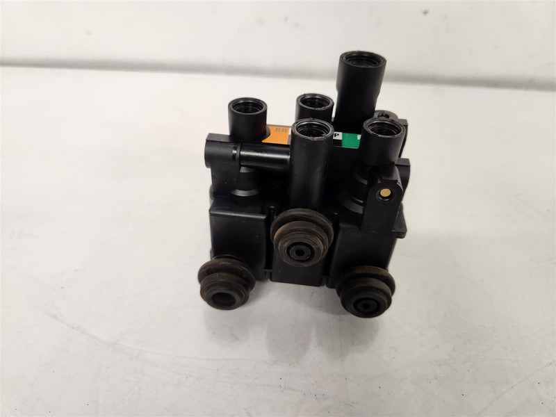 2013-2019 Land Rover Range Rover Air Suspension Level Compressor Cpla-5B710-Bc