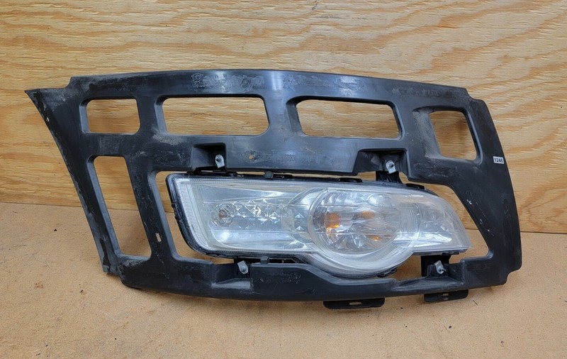 2009 10-2012 CHEVROLET TRAVERSE Front Bumper Right Side RH Foglamp W/Bracket OEM