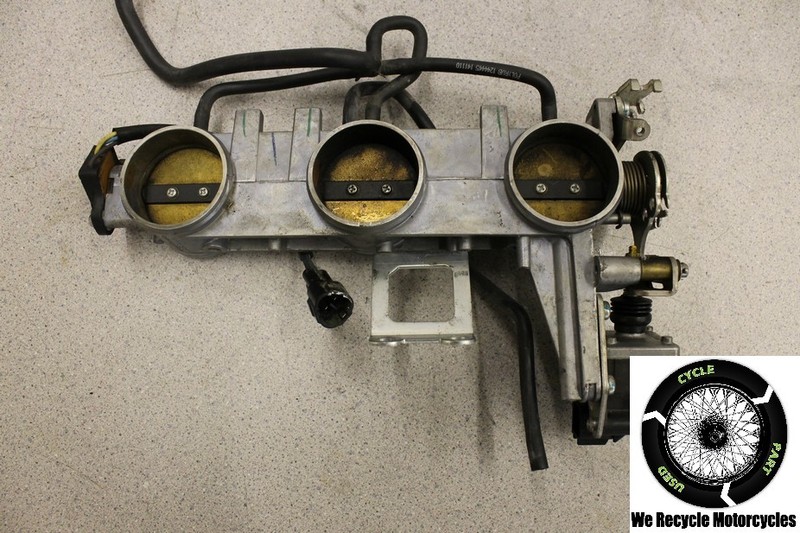 2011 TRIUMPH SPEED TRIPLE 1050 THROTTLE BODIES BODY INTAKE CARBS OEM 11