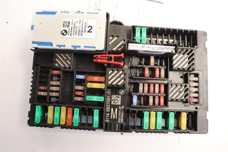 2017-2019 BMW 540I REAR TRUNK POWER DISTRIBUTION JUNCTION FUSE BOX OEM