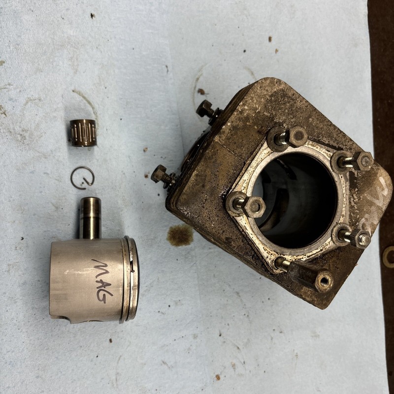 1972 - 1974 John Deere Vintage Snowmobile 500 CCW KEC-440 Mag Cylinder Piston
