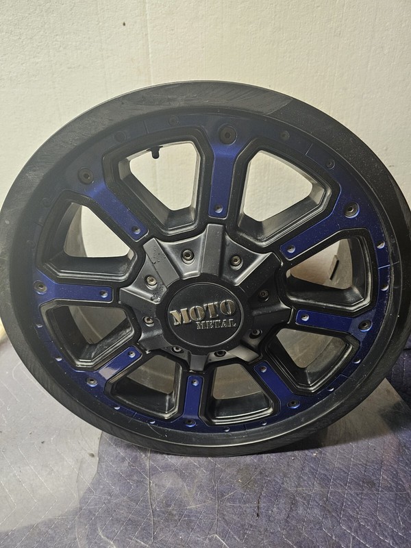 MOTO METAL 18x9 From 2018 Colorado Z71 4x4