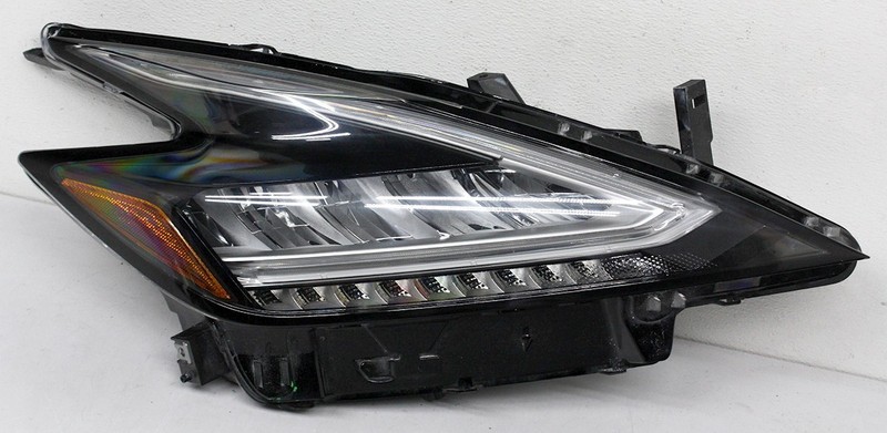 OEM Right Passenger Side LED Headlamp For Nissan Murano 26010-9UF0C Lens Flaw