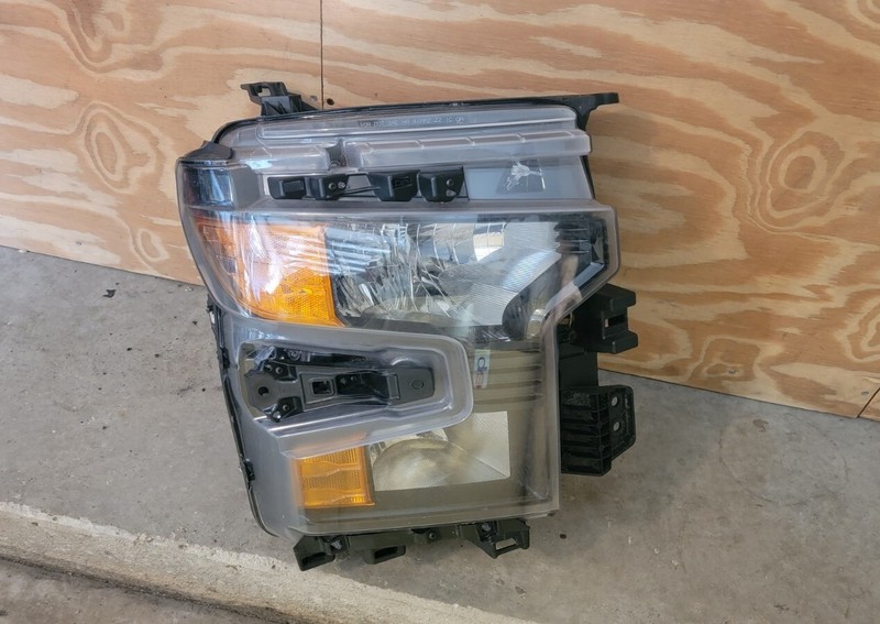 2022 2023 2024 CHEVROLET SILVERADO 1500 Right RH Side HALOGEN HEADLIGHT OEM
