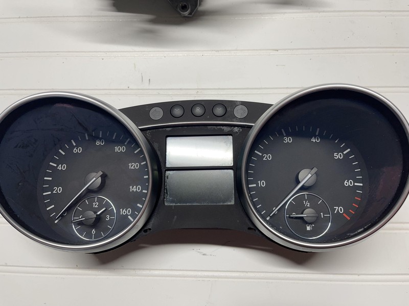 06-08 Mercedes W164 ML500 GL450 Instrument Speedometer Cluster 1645402447 240K
