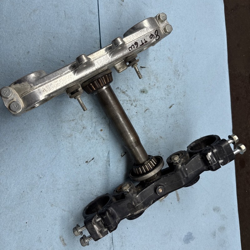 1986 Yamaha TT600TT 600 Front Fork Suspension Triple Clamps Good