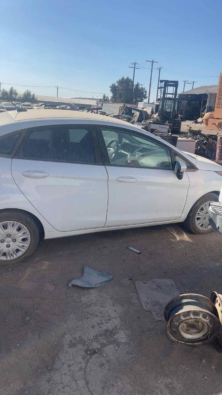 11 12 13 15 16 17 18 19 2014 Fiesta Sedan RH Passenger Front Door Yz Oxford Whte