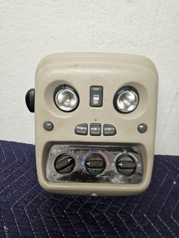 03 - 06 Suburban Tahoe Yukon Overhead Console Sunroof HomeLink Climate Control