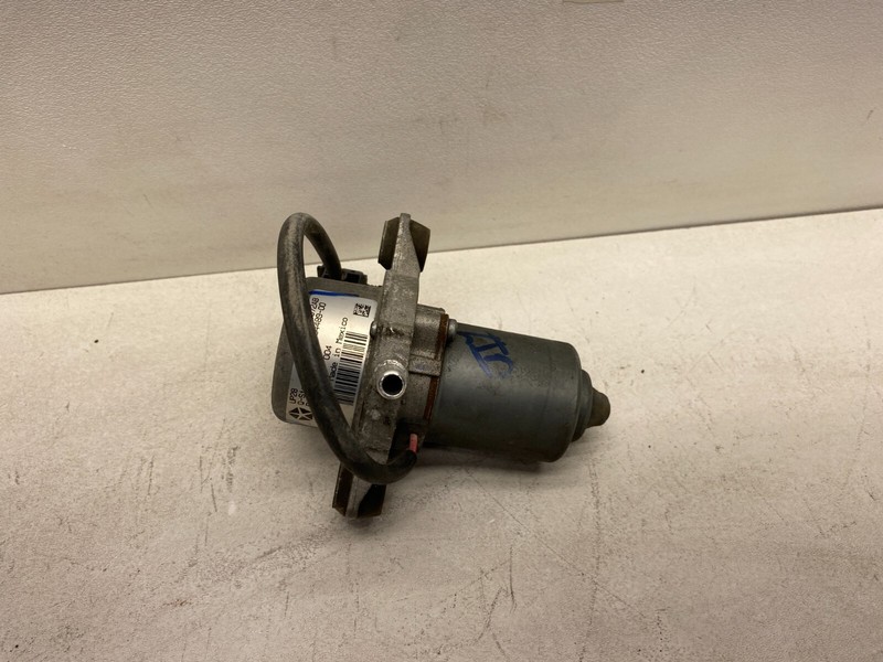 2014-2017 JEEP CHEROKEE POWER BRAKE BOOSTER VACUUM PUMP OEM