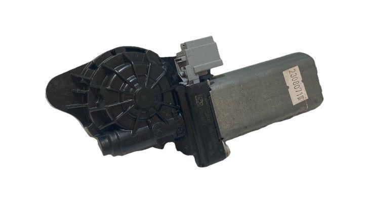 Chevrolet Equinox seat motor 18 to 23 front right or left side assy OEM D383702