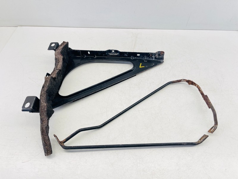 2006-2009 Pontiac Solstice Fender Bracket Support Upper left Side OEM