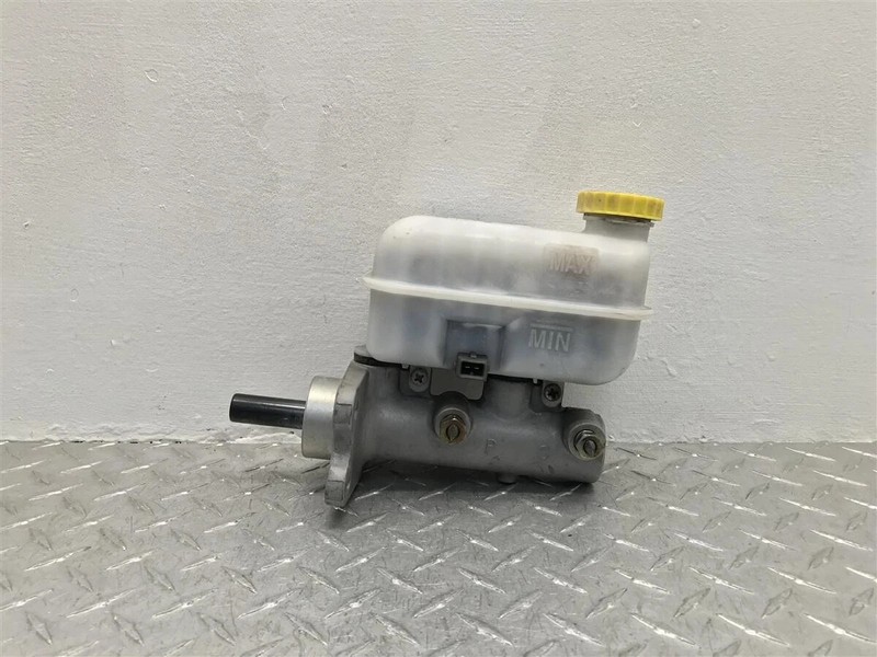 2004-2005 DODGE DURANGO BRAKE BOOSTER MASTER CYLINDER W/TRACTION OEM 05102283AB