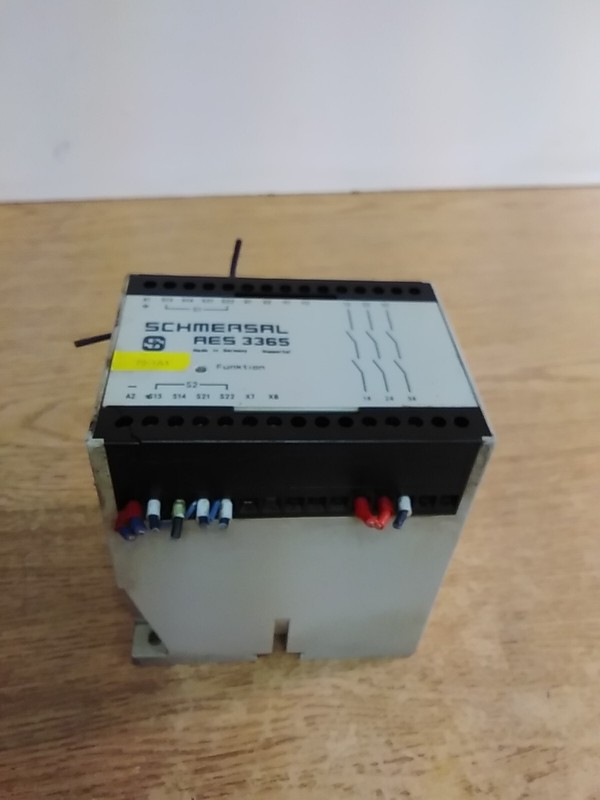 Schmersal AES 3365 Safety Relay