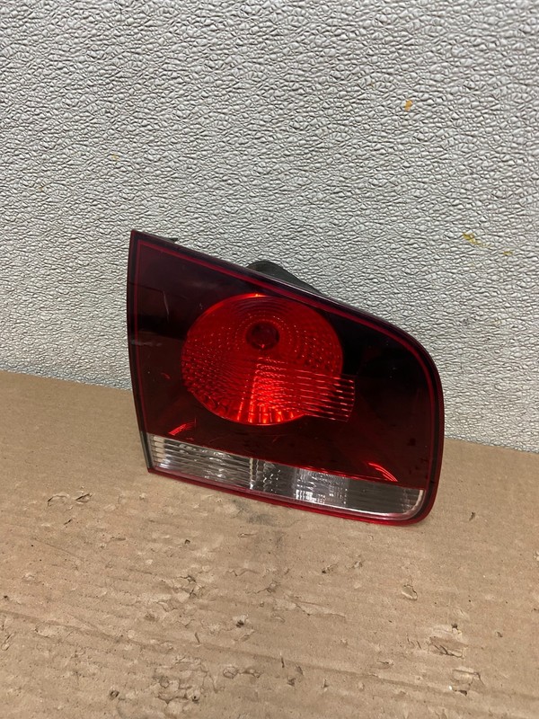 2007-2010 Volkswagen Touareg Left driver Side Inner Tail Light Oem AB1457 LK