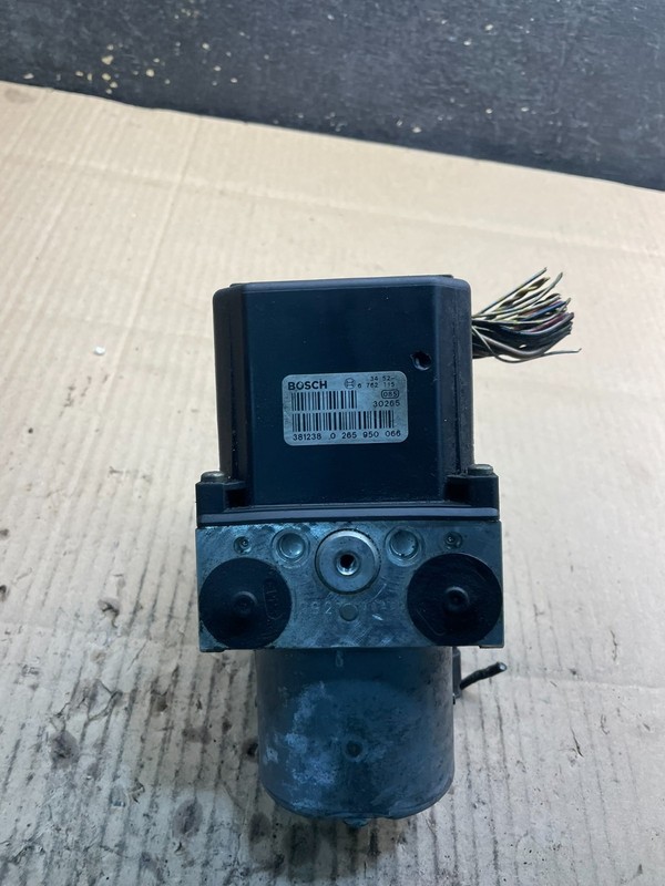 2001 2002 2003 BMW 325i 330i ABS Anti Lock Brake Pump 3451 6762113 x8606 DG