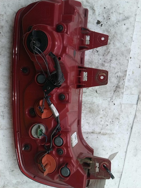 2020-2022 Kia Telluride Left Tail Light Assembly LED Silver 674009 Used