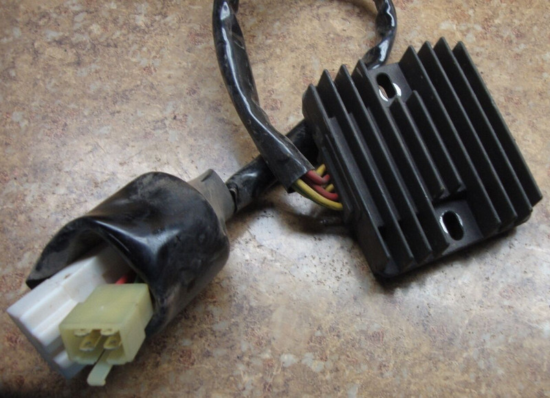 2001 Honda CBR900RR CBR 900 RR CBR900 Voltage Regulator Rectifier Electrical H12