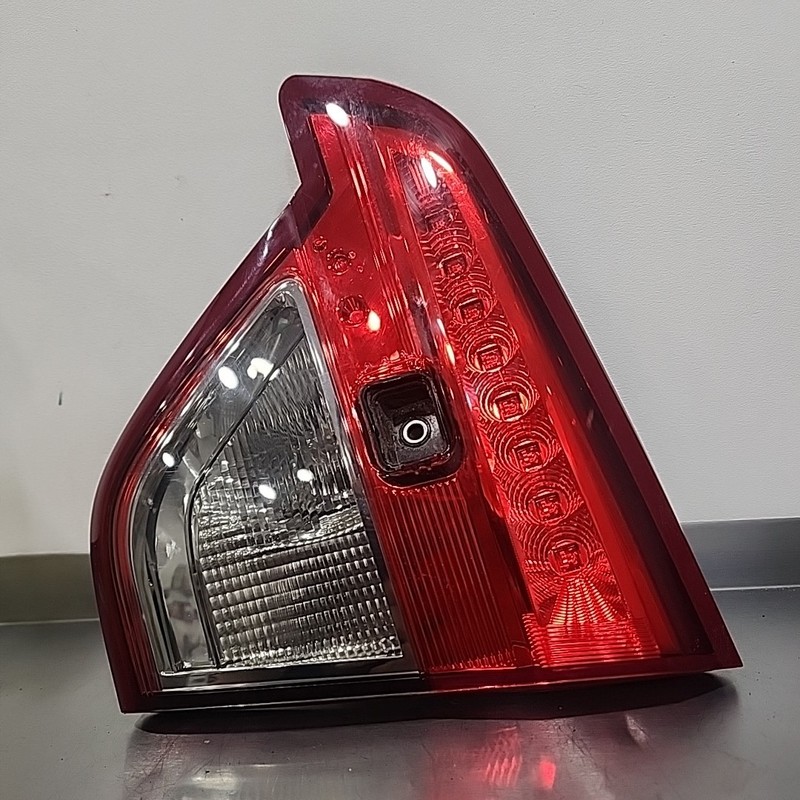 2017 2018 BUICK ENVISION REAR RIGHT SIDE INNER TAIL LIGHT BRAKE STOP LAMP OEM RH