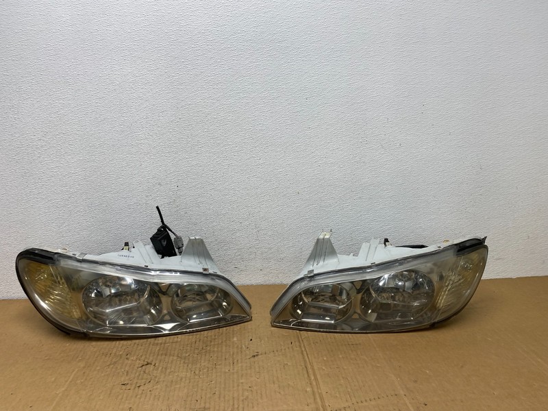 2000 to 2001 Infiniti I30 Left Right Side Headlights Halogen AC7629