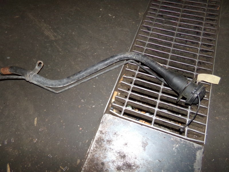 2008 Cadillac CTS 4 FRS Gas Filler Neck Assembly 25946274 *FREE SHIPPING*