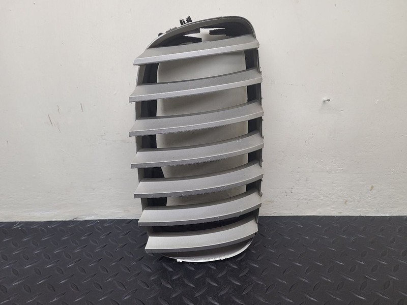 07-13 BMW X5 Right Passenger Kidney Grill Chrome Titanium OEM 51137157688