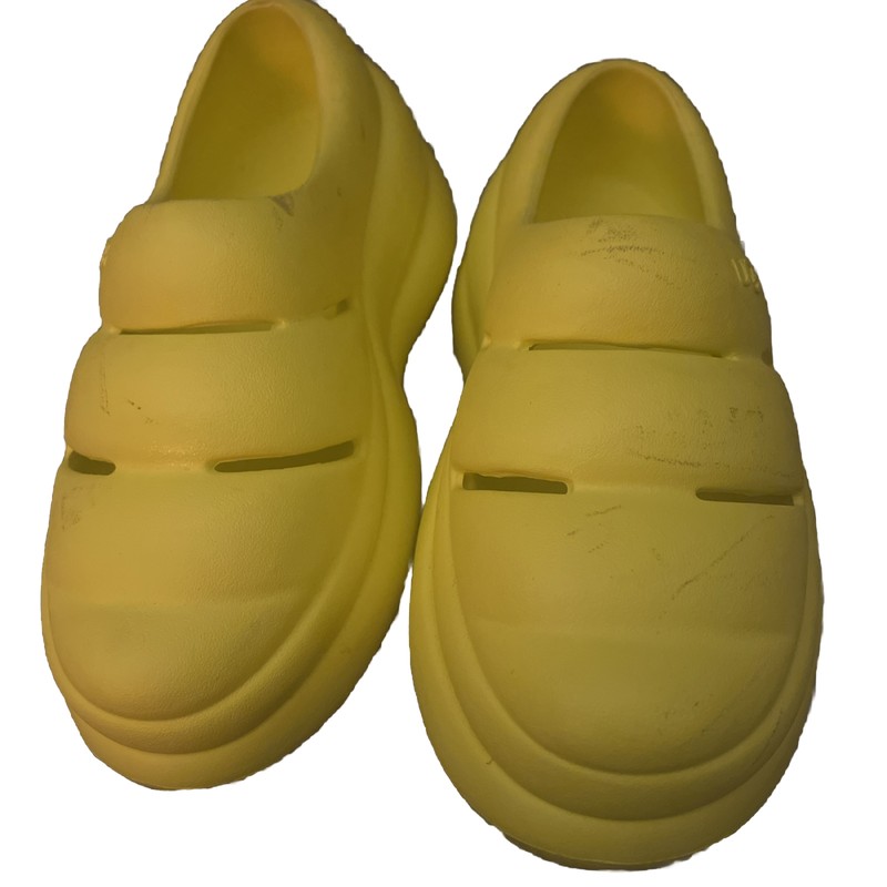 UGG Sport Yeah Clog Crocs Sandals Women’s Size 8 - Yellow