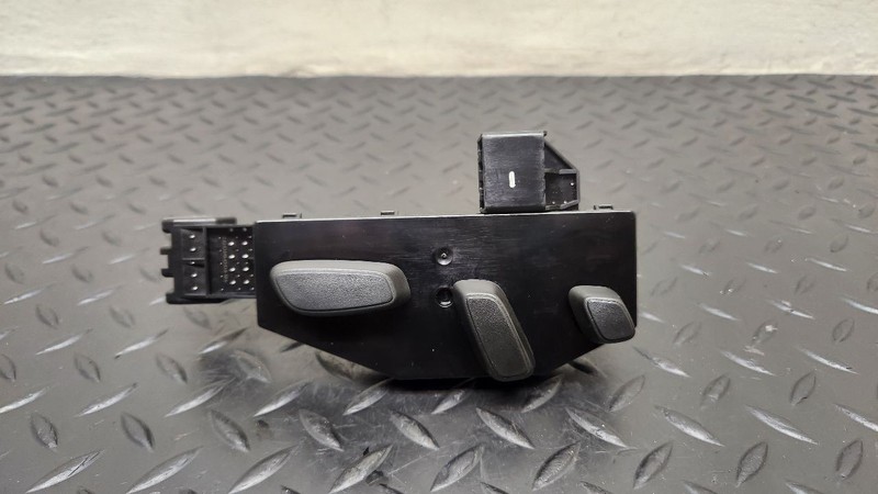 14-19 GMC Sierra Front Right Passenger Seat Adjust Switch OEM 23247098
