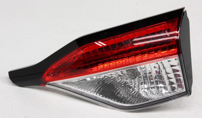 OEM Toyota Corolla Right Passenger Side Tail Lamp 81580-02B60 Lens Chipped