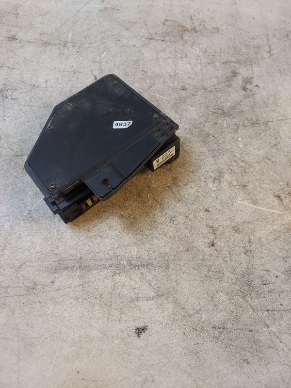 08 09 TOYOTA HIGHLANDER HYBRID JUNCTION BLOCK FUSE BOX MODULE 82720-48070 USED 1