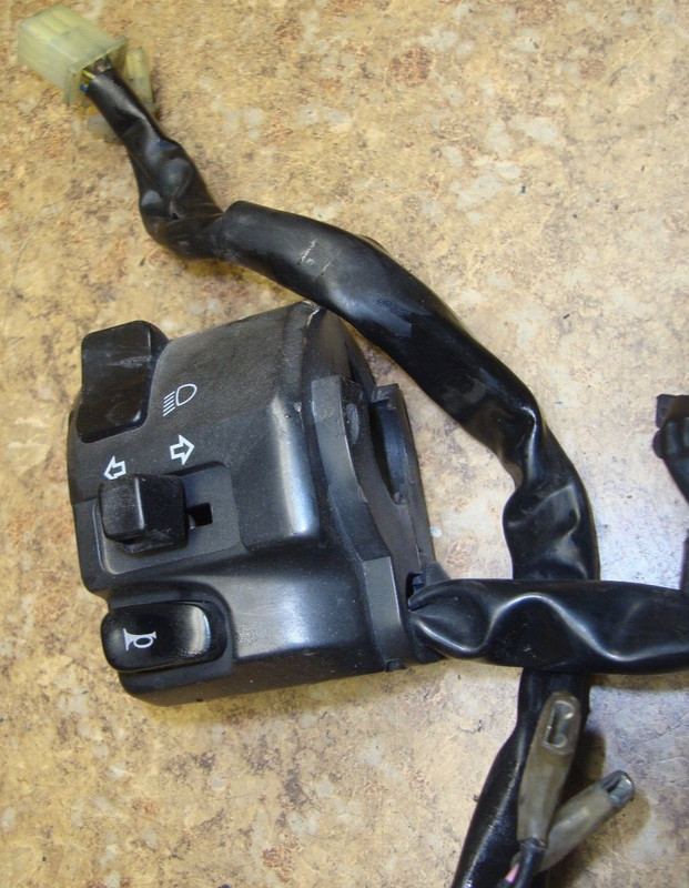2001 Yamaha FZS1 FZ1 FZ 1 FZS1000 1000 Fazer Left Switches Controls Horn Turn 01
