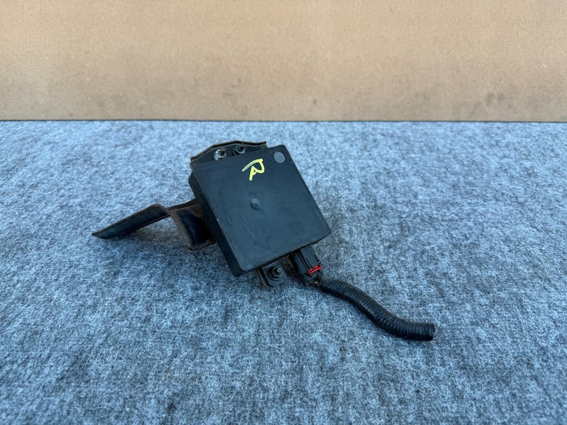 INFINITI M35H M37 M56 2011-2019 OEM RIGHT PASSENGER BLIND SPOT MODULE W/ BRACKET