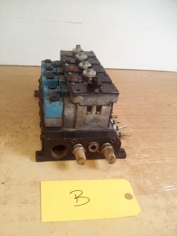 Mac MV-A1C-A111-PM-591DB (5) Valve Bank "READ DESCRIPTION"