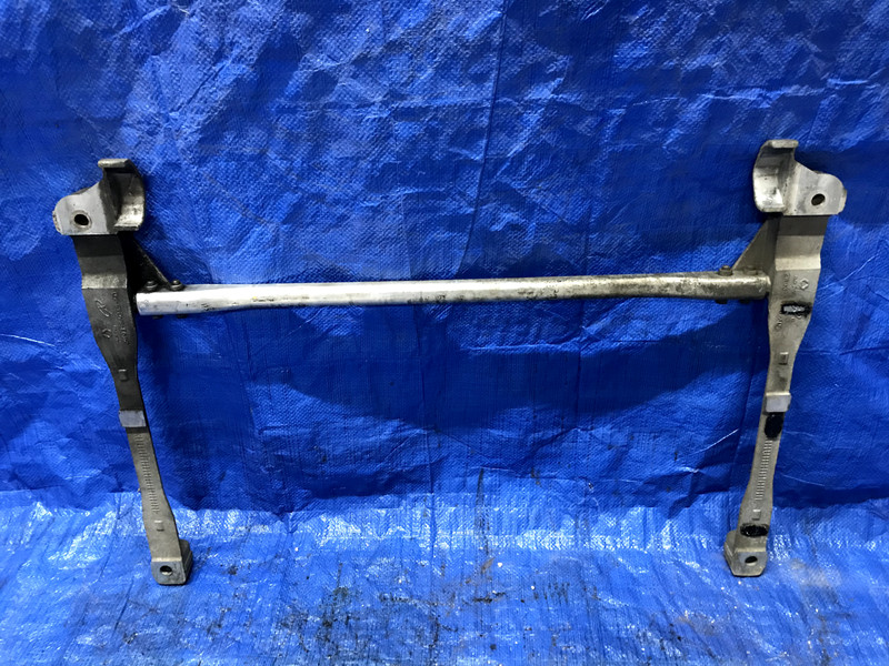 04-09 Jaguar XJ8 Front Suspension Stabilizer Sway Bar Subframe OEM