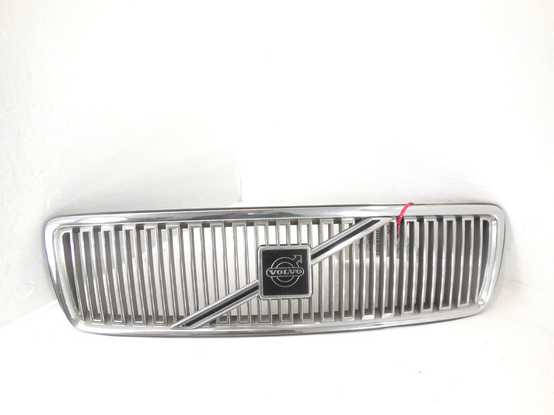 1998-2004 Volvo XC70 C70 Upper Grille OEM 9151670