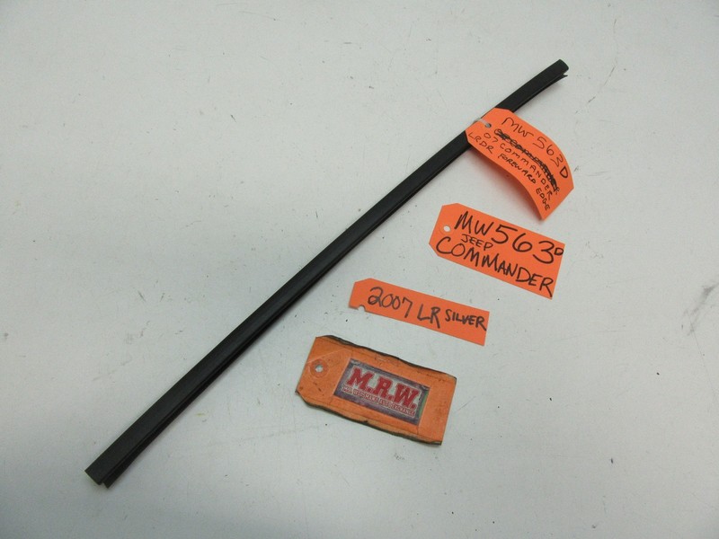 DOOR PANEL MOLDING FORWARD EDGE RUBBER SEAL TRIM LEFT REAR for 06-10 COMMANDER