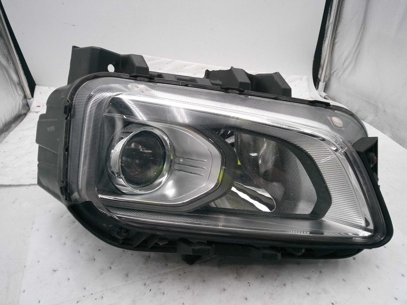 2018 Hyundai KONA Right Headlight Assembly Grey OEM 653116 75K Miles