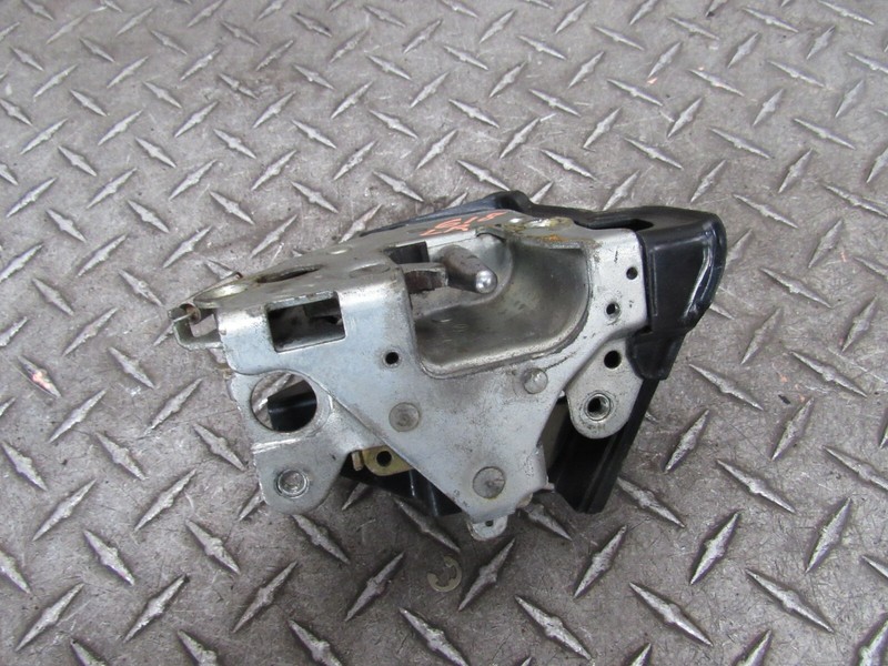 1982 MERCEDES-BENZ 240D LEFT DRIVER REAR DOOR LATCH LOCK ACTUATOR 2.4L