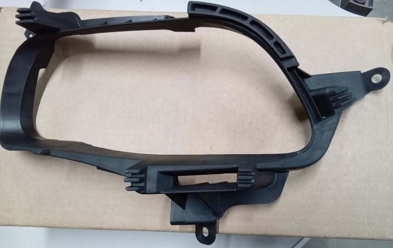 2014-2018 Jeep Cherokee LH Headlamp Closeout Panel NEW OEM 68210399AB