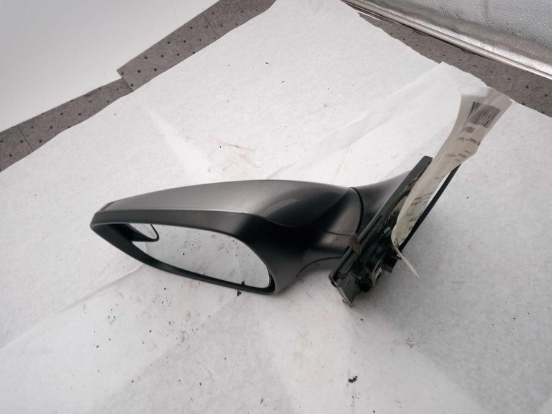 Used Left Door Mirror fits: 2015 Hyundai Accent Power body color w/o side repeat