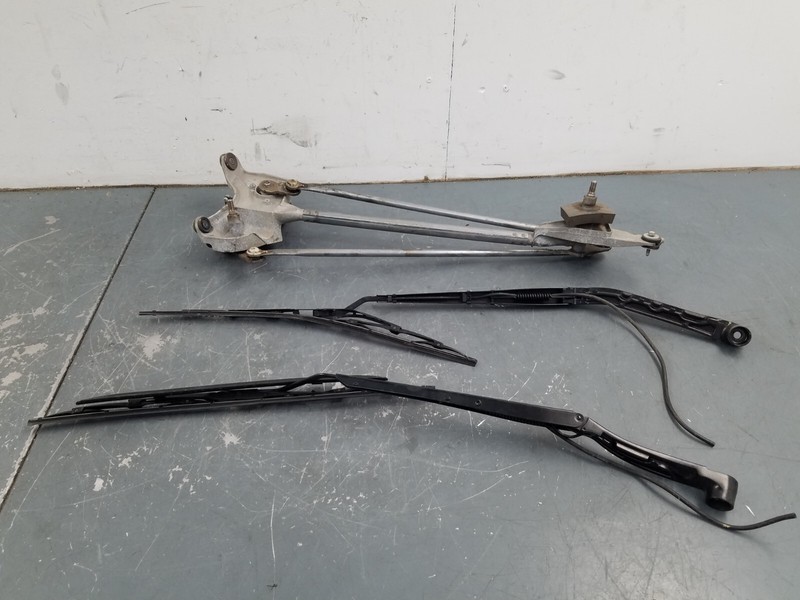 2008 Chevy Corvette C6 Z06 Windshield Wiper Motor / Arms #2485 VV9